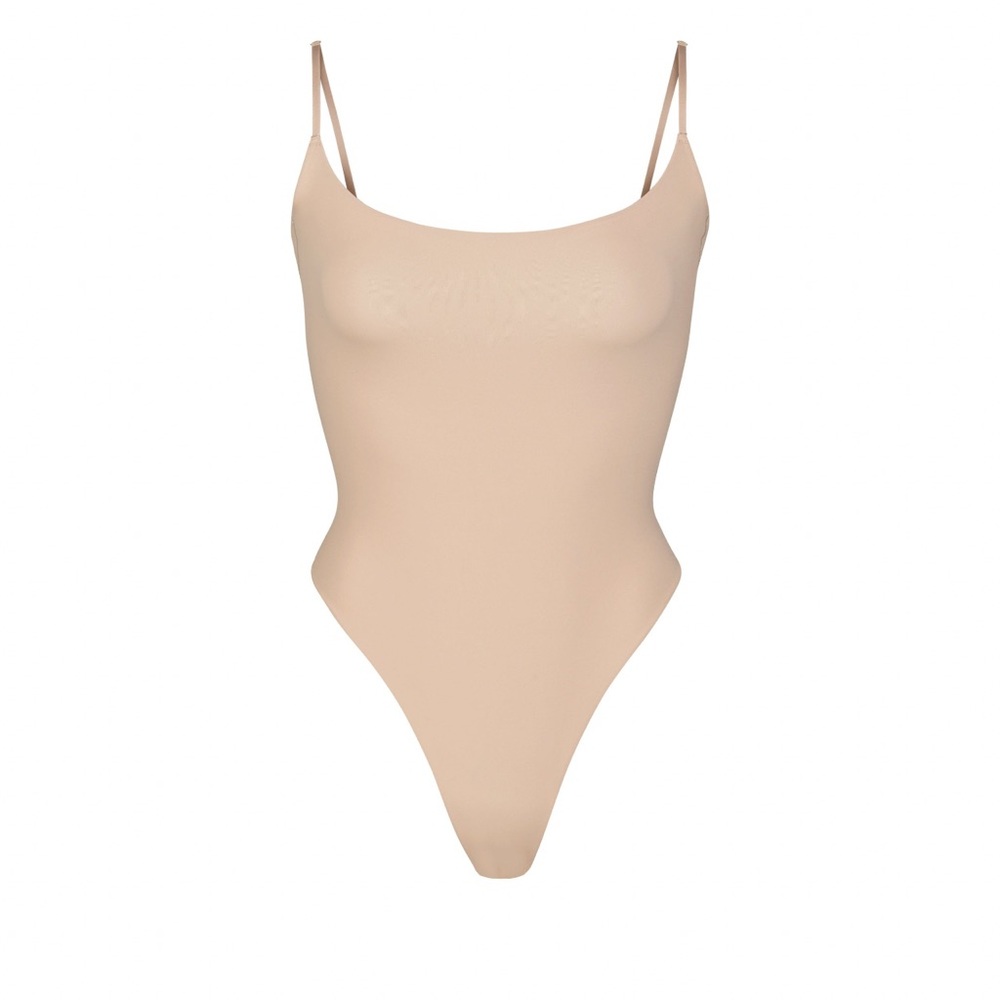SKIMS FITS EVERYBODY CAMI
BODYSUIT | MICA